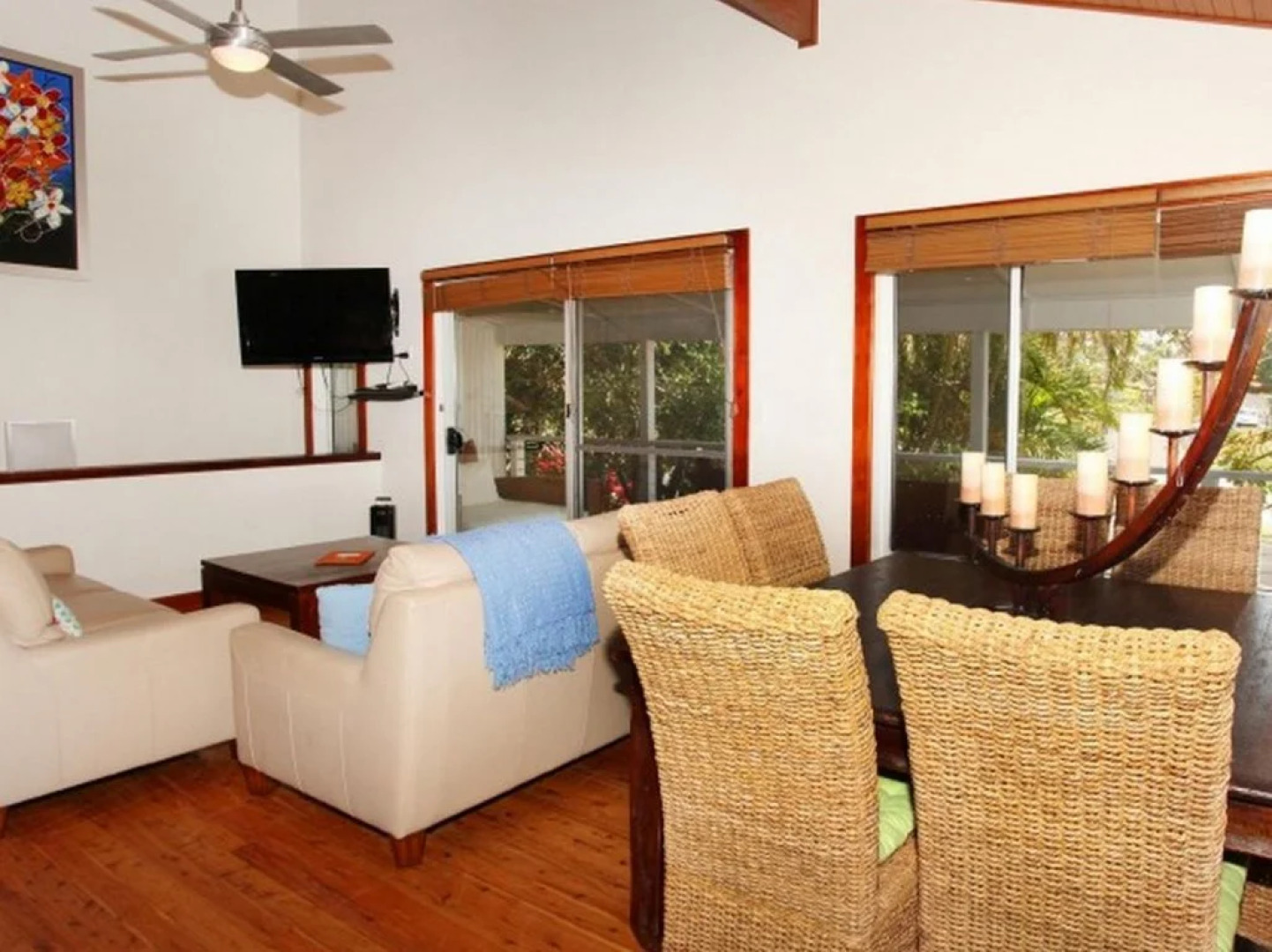 Mayfield 23 Holiday House