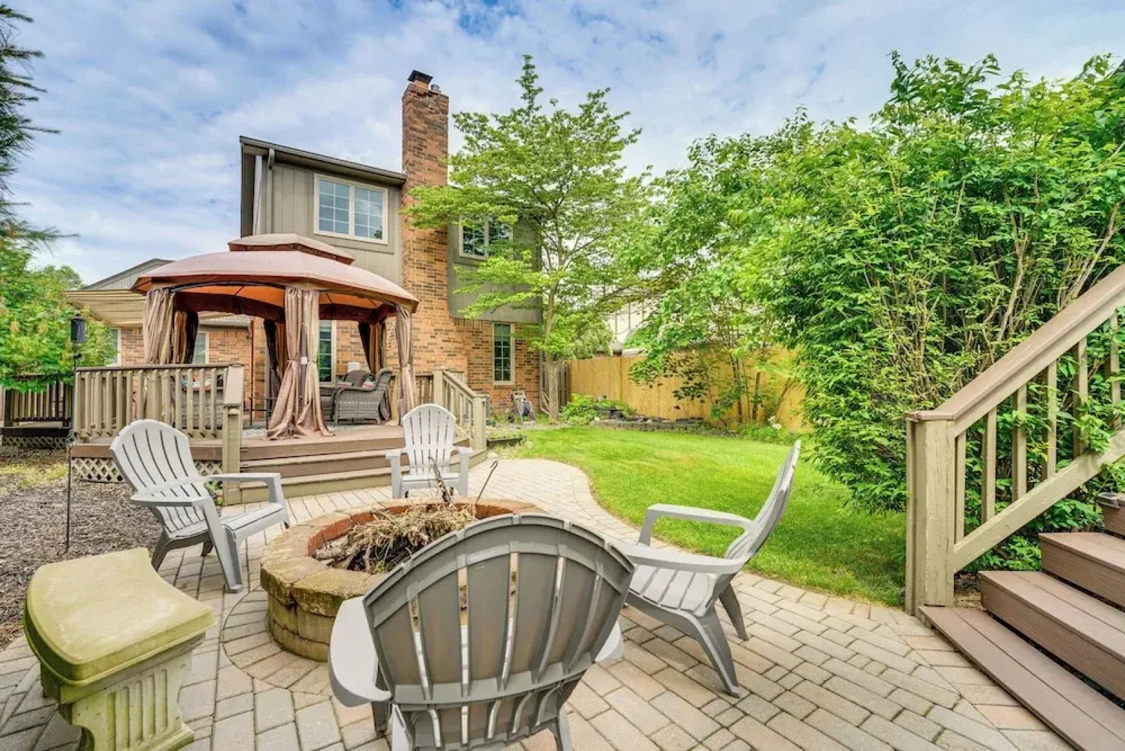 Sterling Heights Getaway w/ Fire Pit!