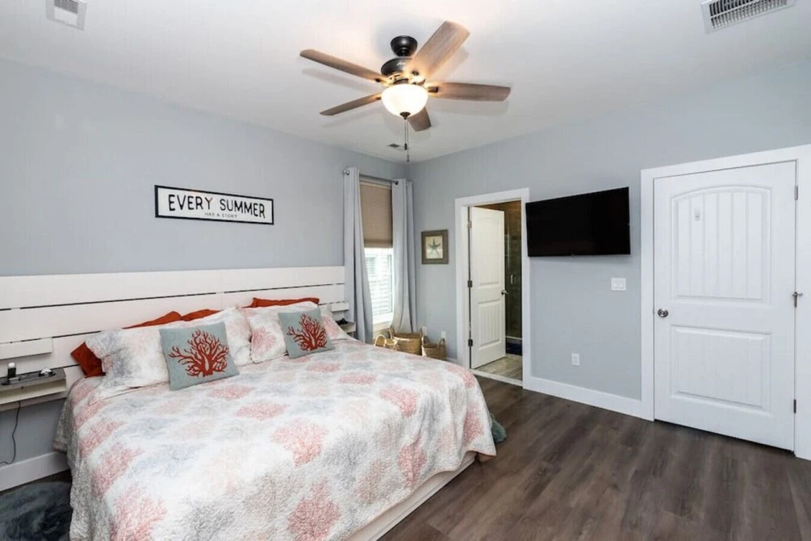 Cheerful Ventnor House Walk to the Beach