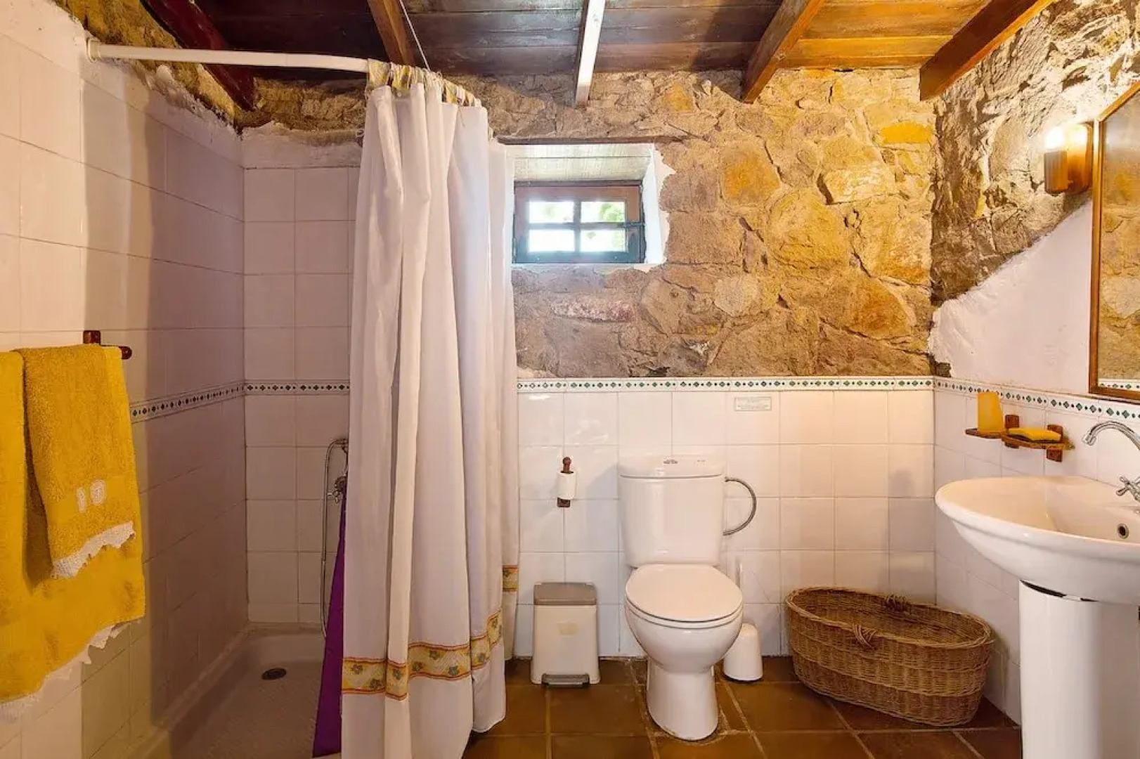 House Sleeps6-parking-garden-pool in Summer-pet