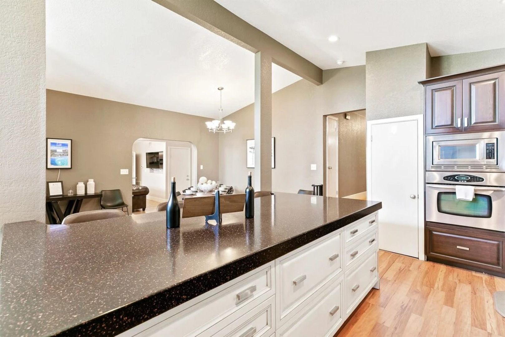 Large Luxury Home W/pool, Hot-tub, Grill/bar, &cin