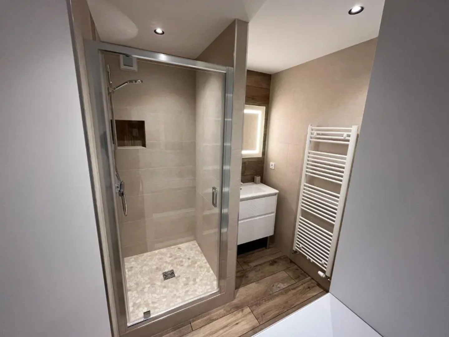 Bel appartement T3 75m² entièrement rénové.