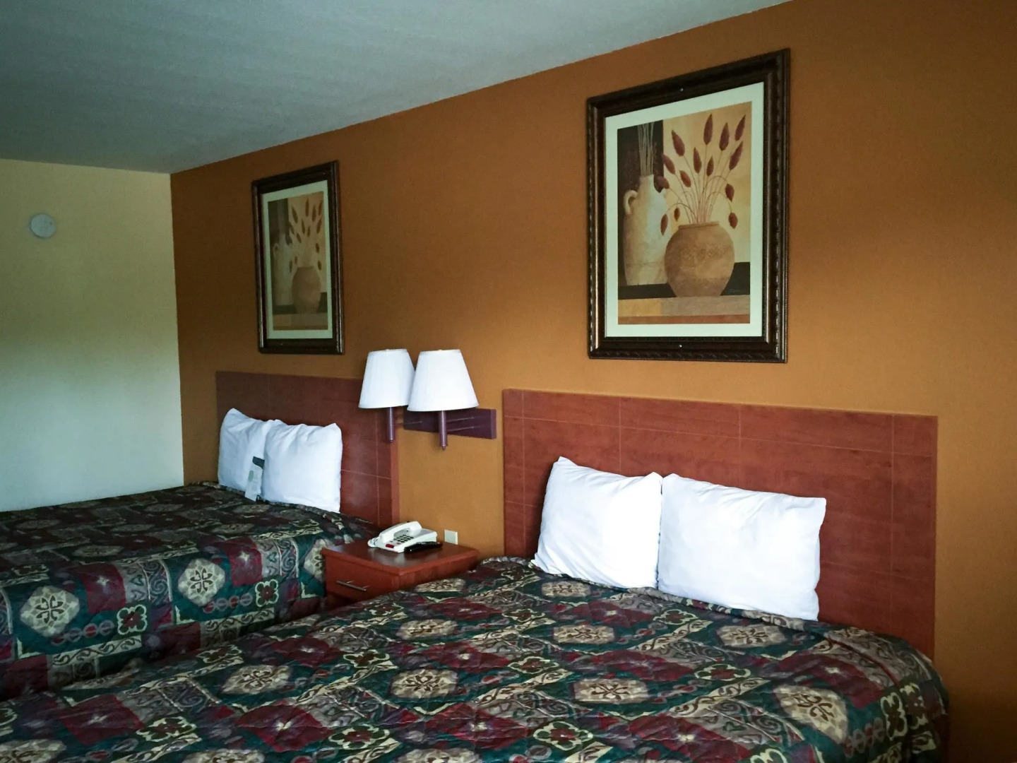 Rodeway Inn & Suites