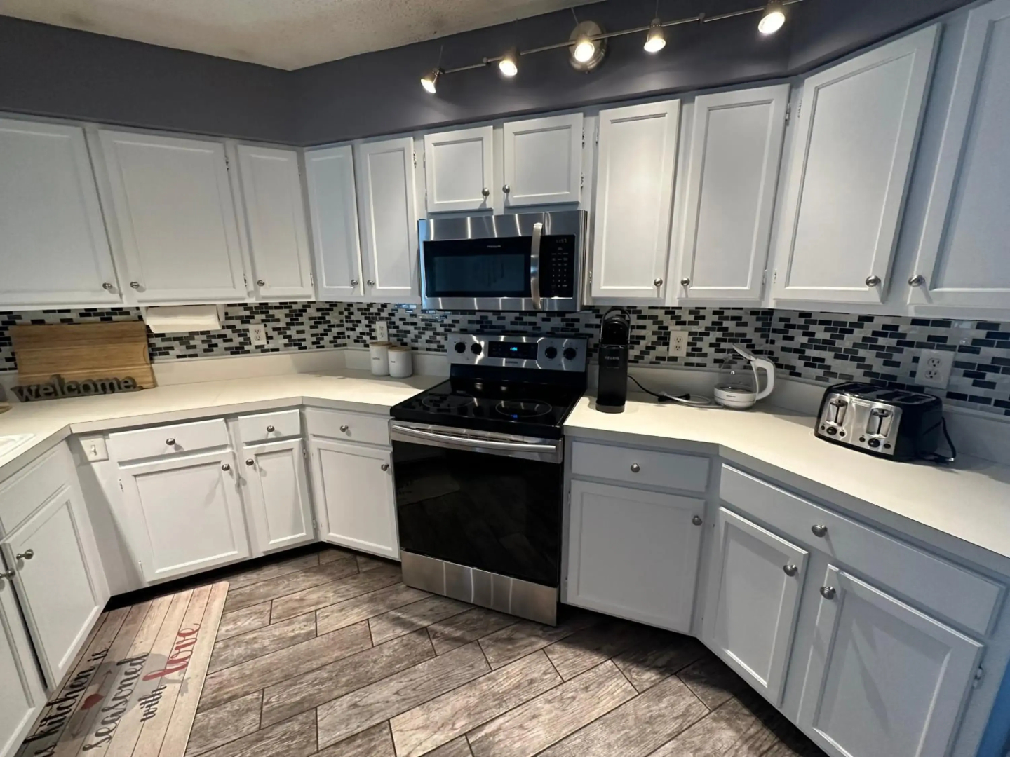 3 bedrooms house with private, heated pool 8 miles to Siesta Key Beach,