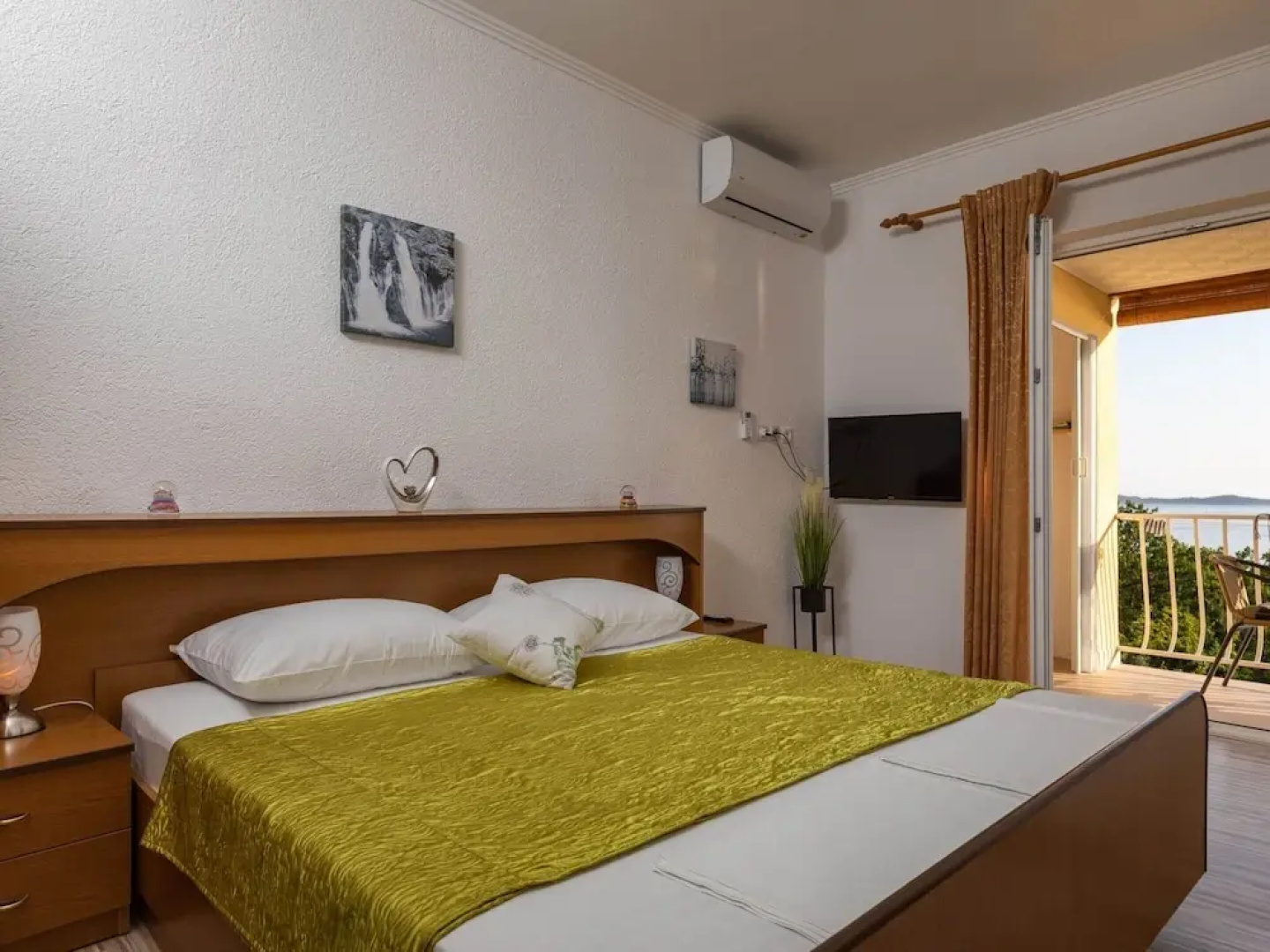 Apartments Belenum - Comfort Double Room With Balcony and Sea View