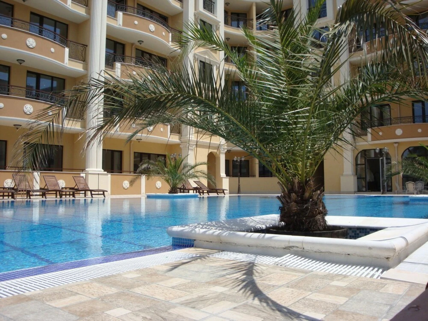 Flora Beach Resort apartments