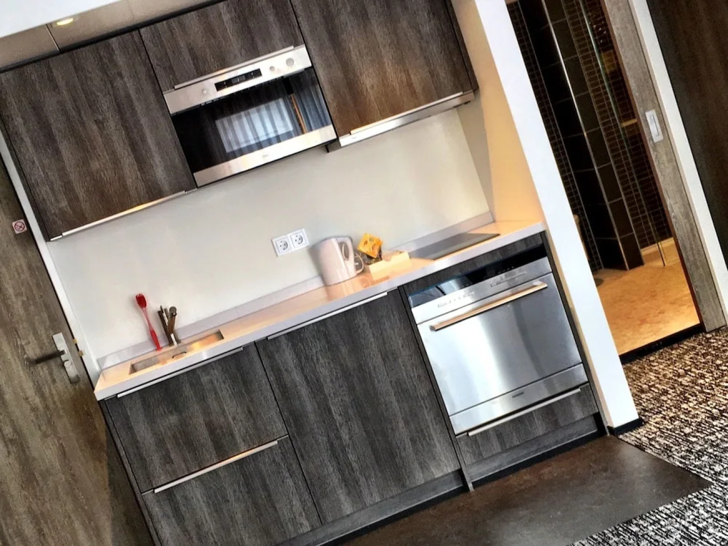 Apart Food and Drinks