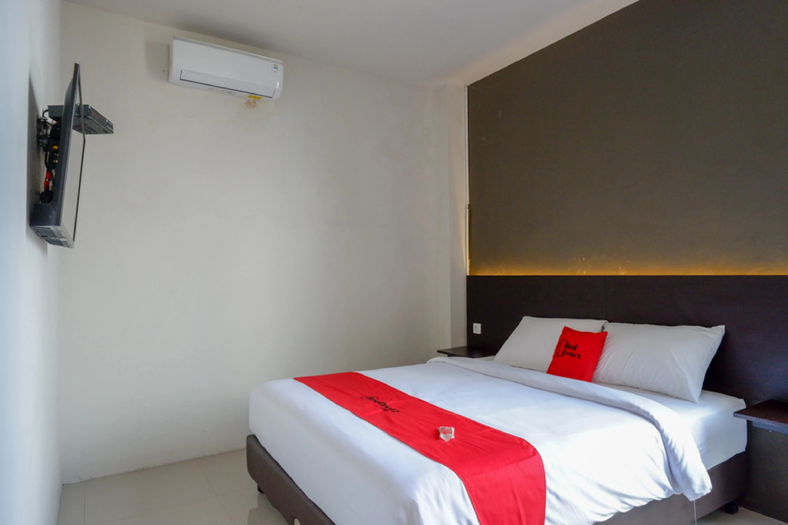 RedDoorz Plus near Solo Baru