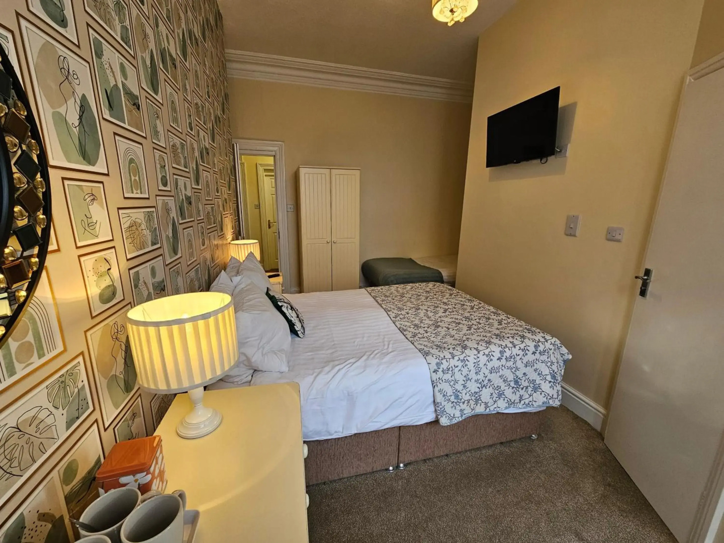 Rivelyn Hotel Bar & Restaurant