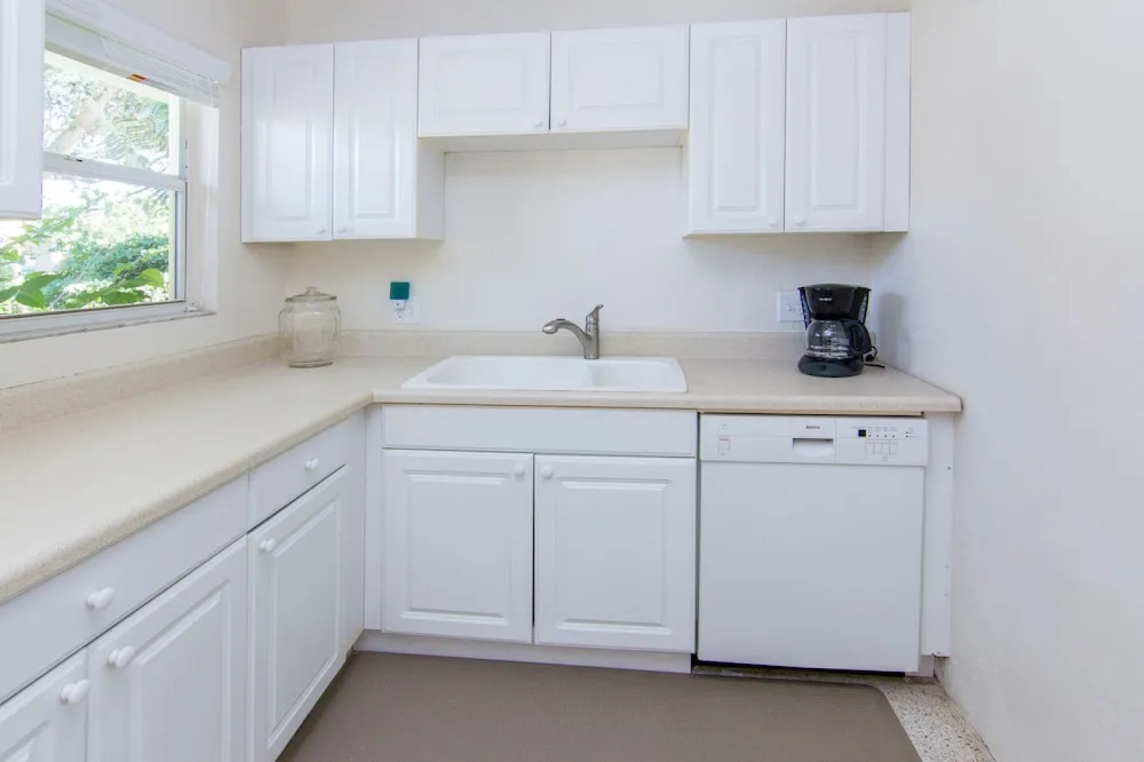 711 Albee Road West House - 2 Br home by RedAwning