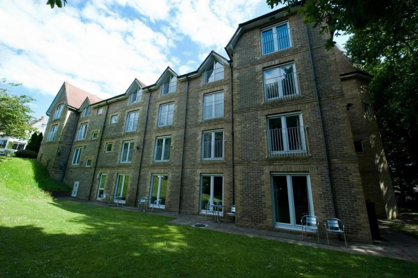 The Broadway Park Hotel