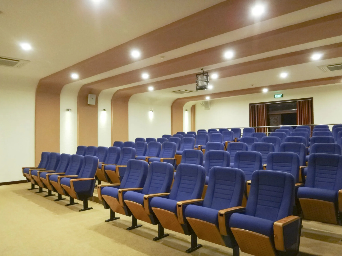 Carmelina Beach Resort