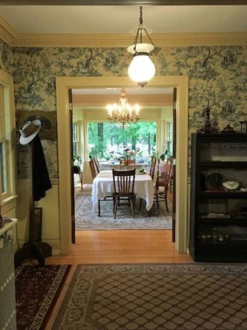 Hallett House Bed & Breakfast