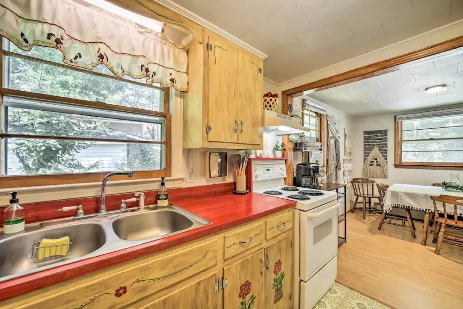 Cozy Franklin Cottage w/ Waterfront Views!