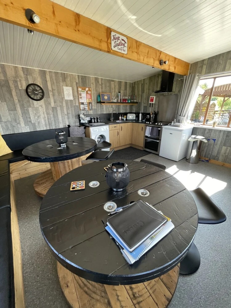 Acdc Glamping, Campervan , Caravan and Tent Resort