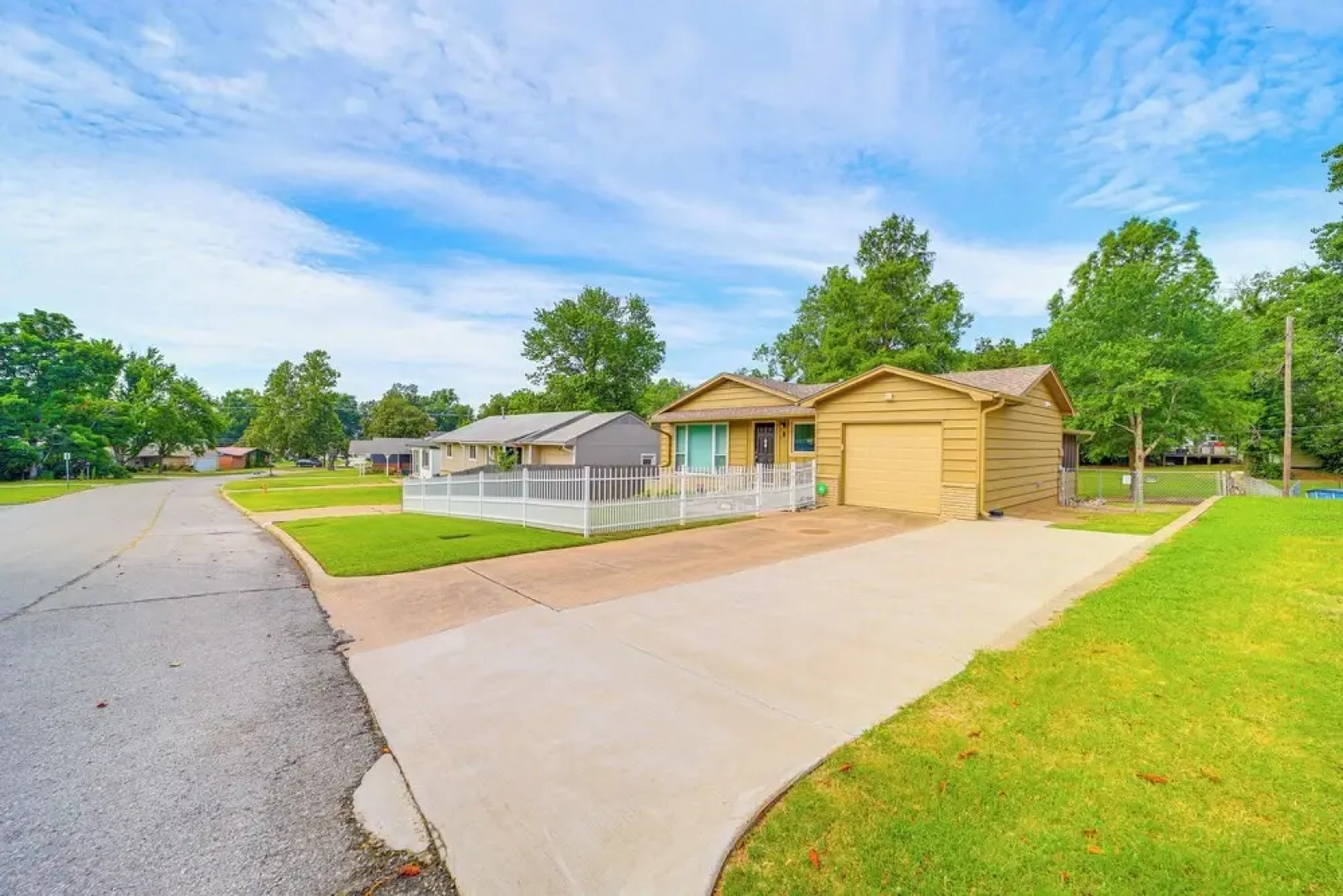 Family-friendly Sand Springs Home ~ 8 Mi to Tulsa!