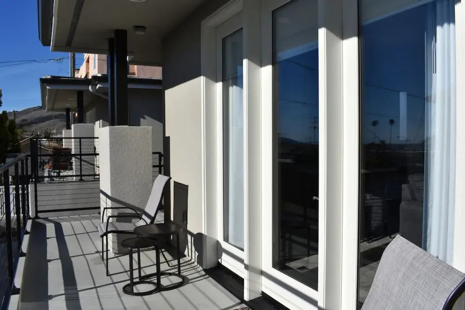 353 Hinds Avenue 1 Bedroom Apts by Redawning