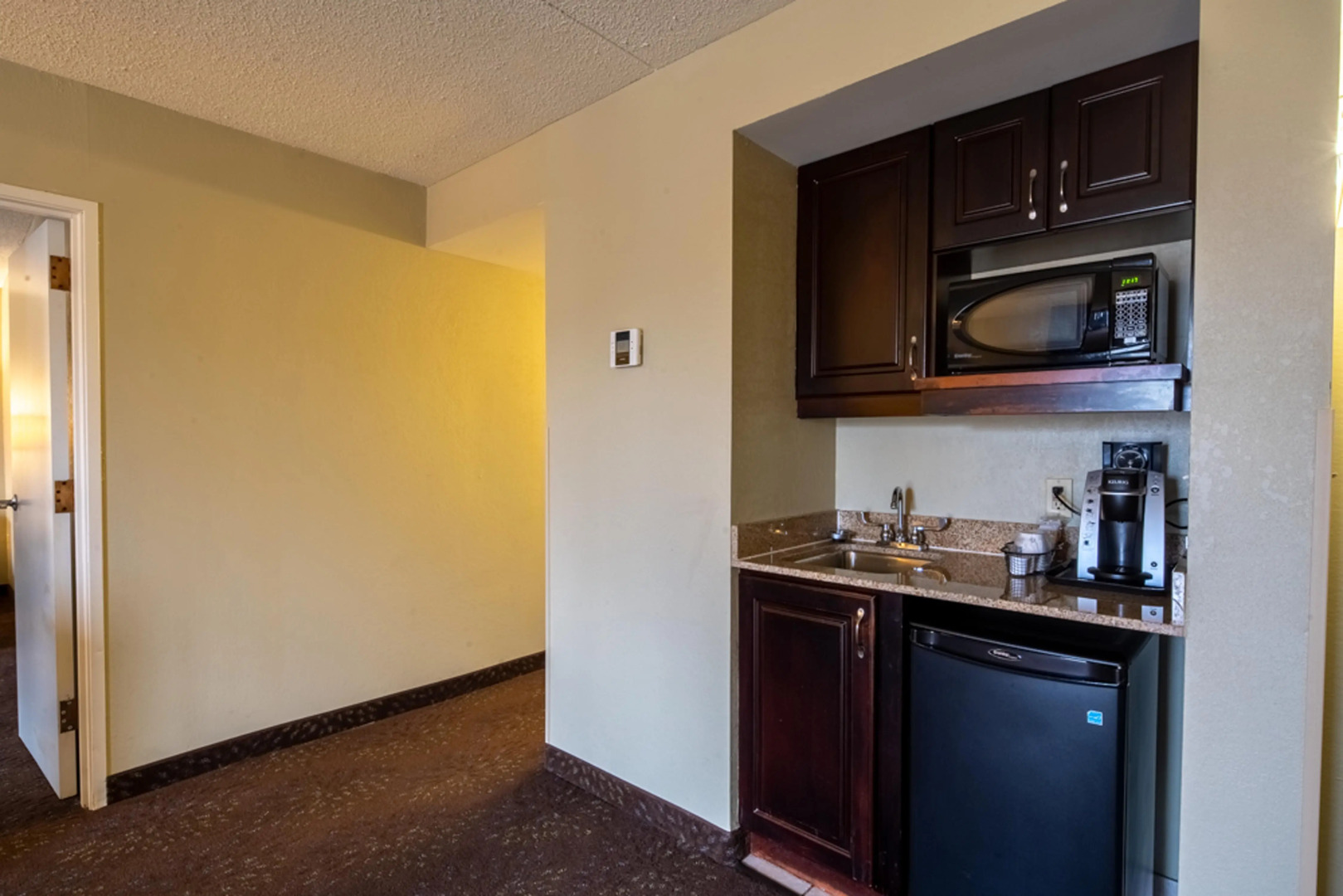 Holiday Inn Express Hotel & Suites Pittsburgh Airport by IHG