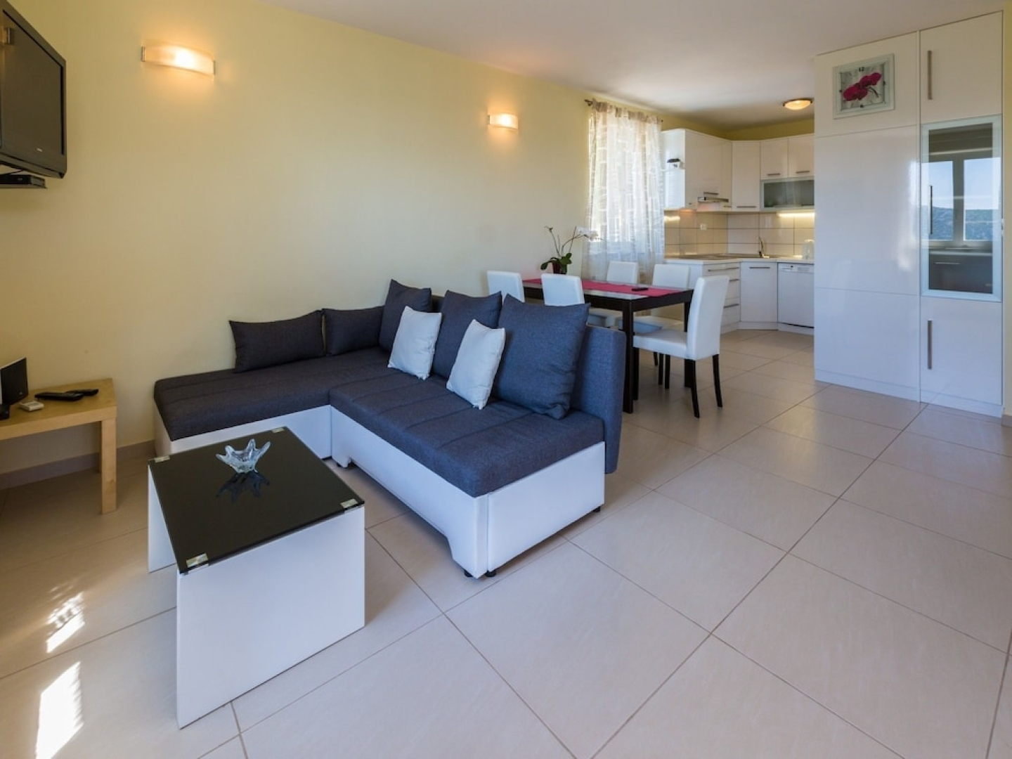 Adorable Holiday Home With Private Pool & Great Covered Terrace