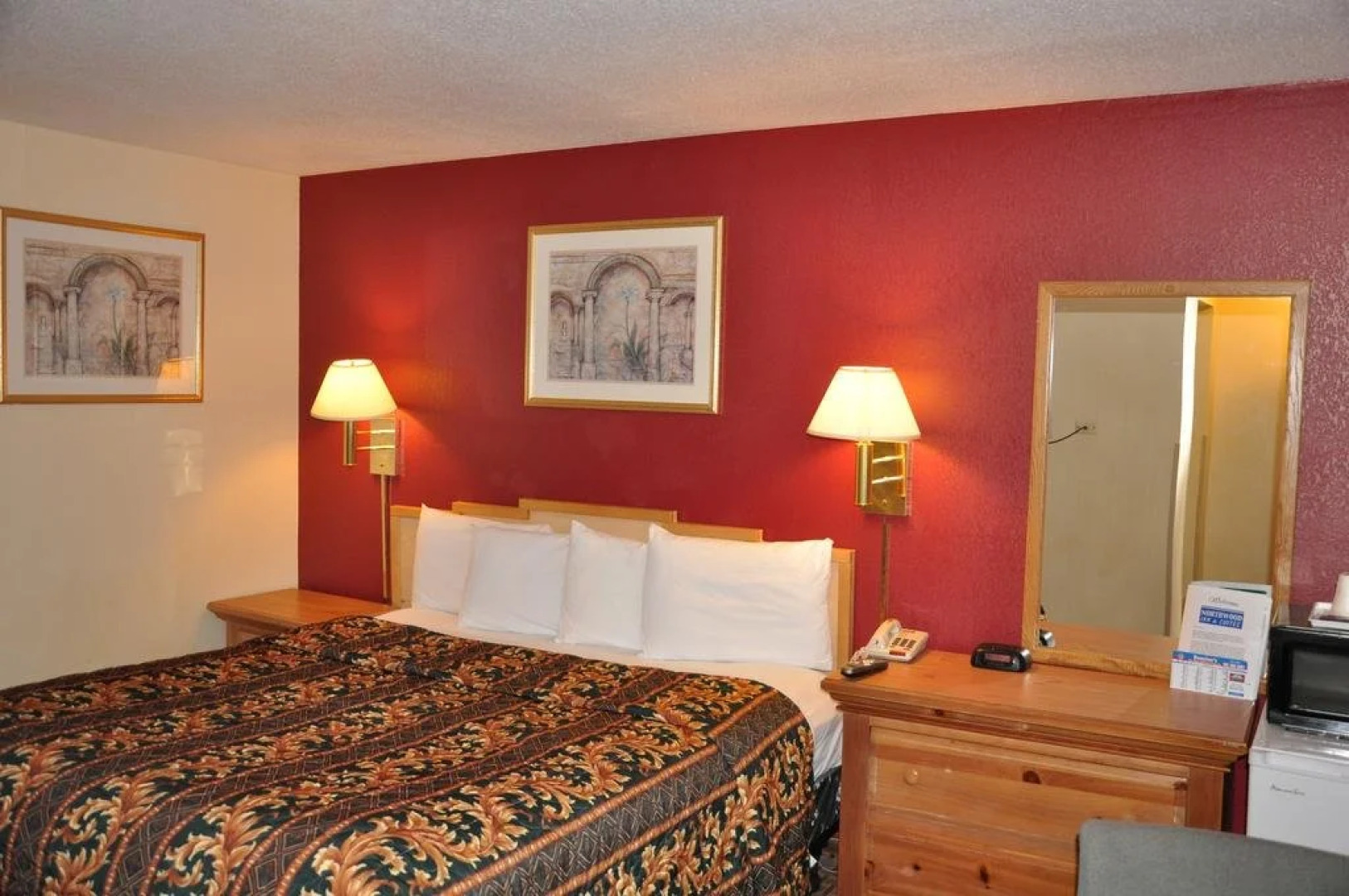 Holiday Inn Express & Suites Bloomington W Mall