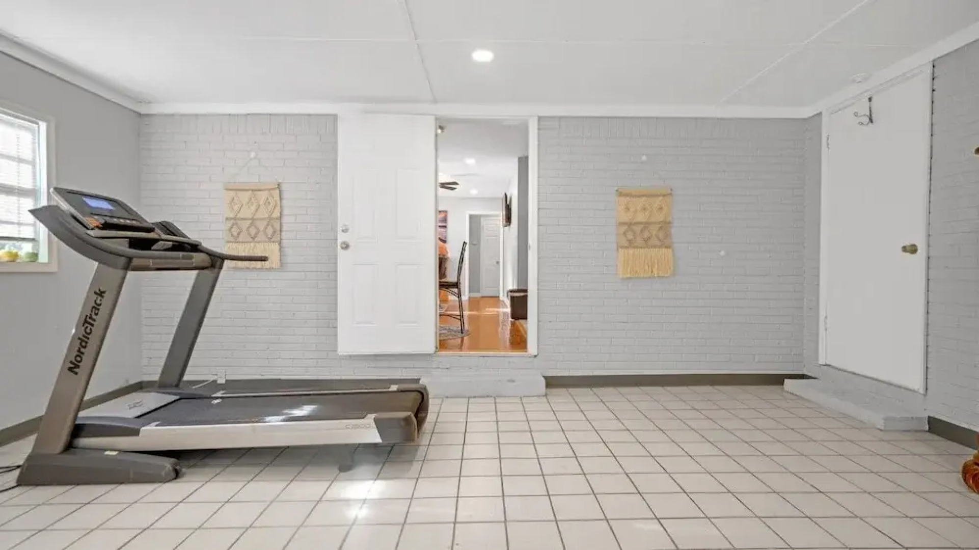 Spacious 3 Bedroom Home With Full Kitchen - Minutes From ATL Airport! 3 Home by Redawning