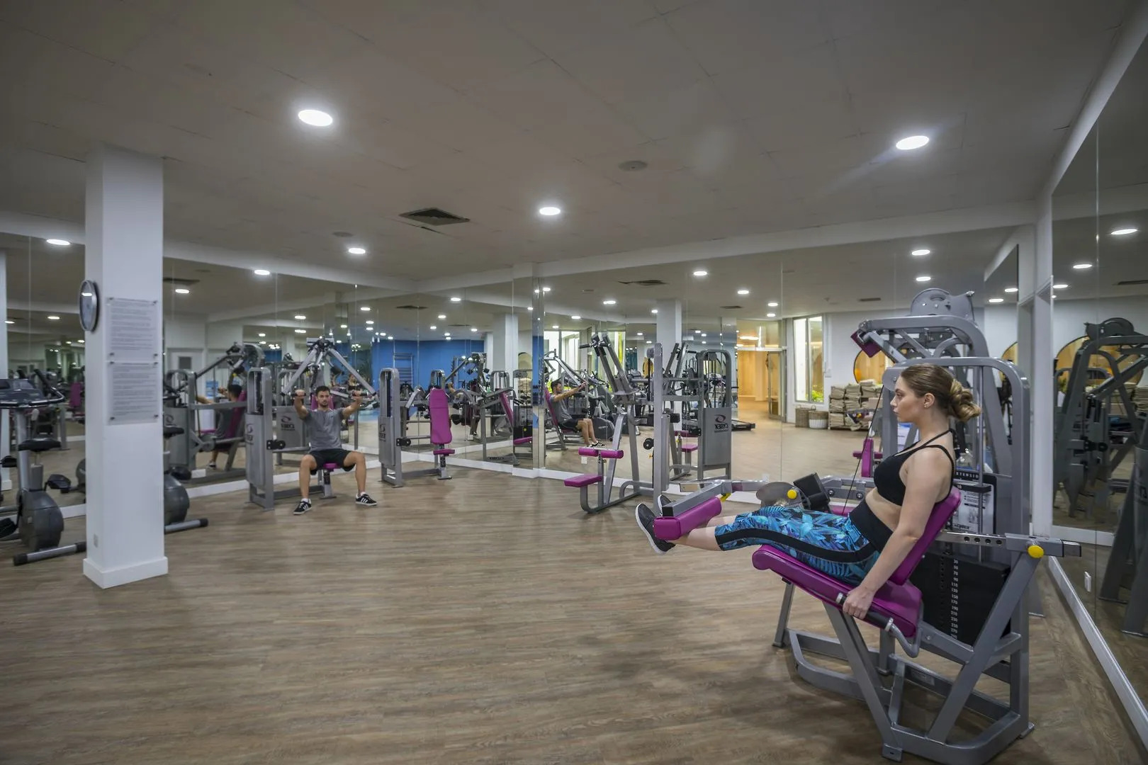 Leonardo Plaza Cypria Maris Beach Hotel & Spa