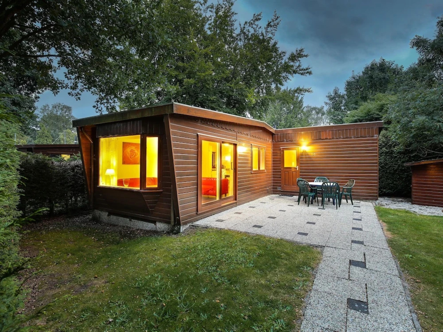 Cozy Wooden Chalet with Privacy near Nature