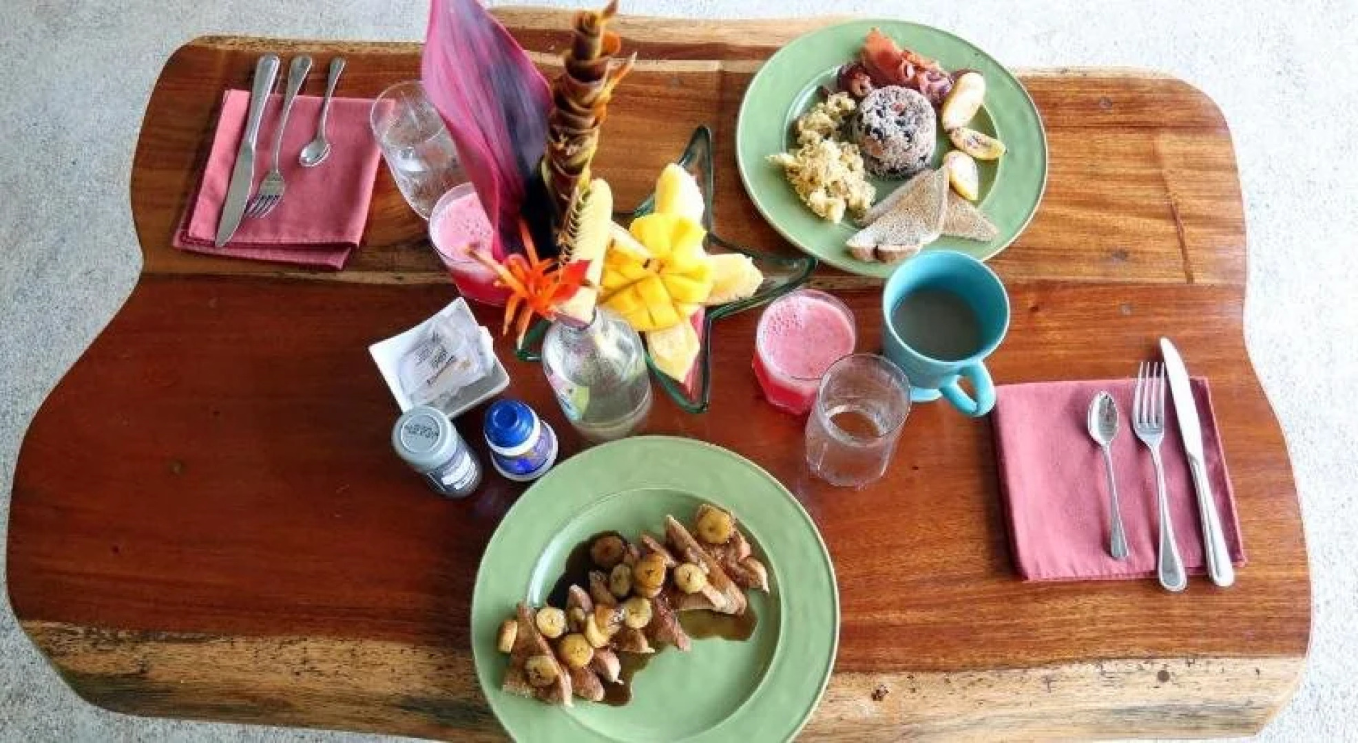 Manoas Luxury Camping and Villa Rentals