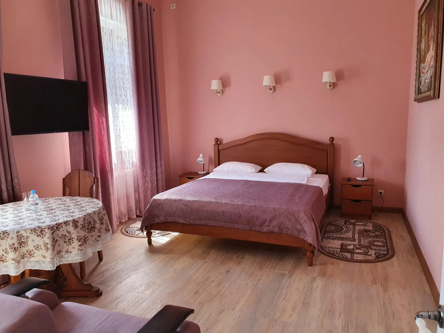 Anna and King  (on Zheleznodorozhnoy)