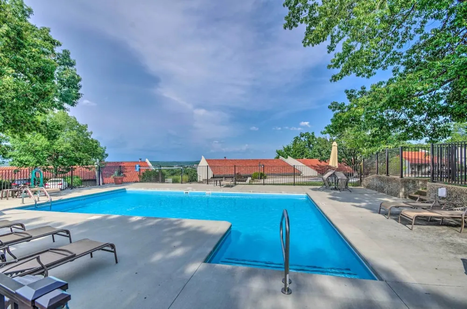 1 Mi to Lake of the Ozarks: Condo w/ Fire Pit!