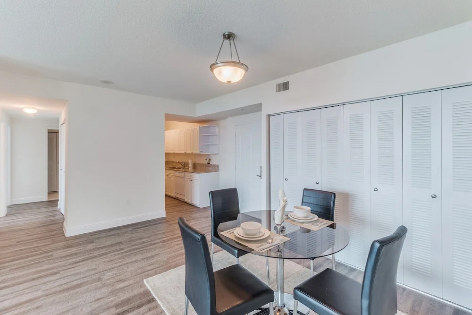 Churchill Suites Intracoastal Yacht Club