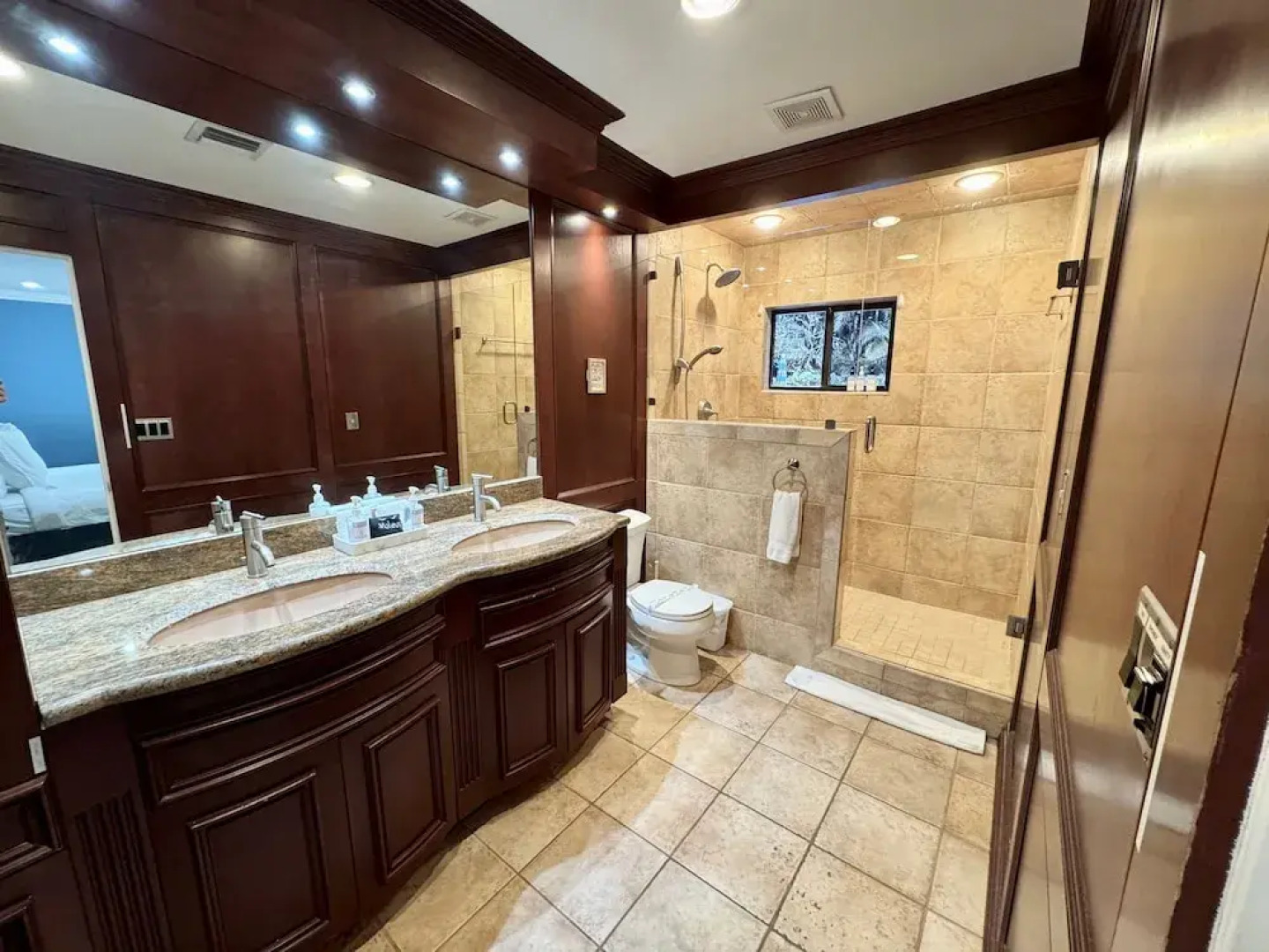 Vidal Manor 4BR Oasis w Pool Cabana- Wilton Dr