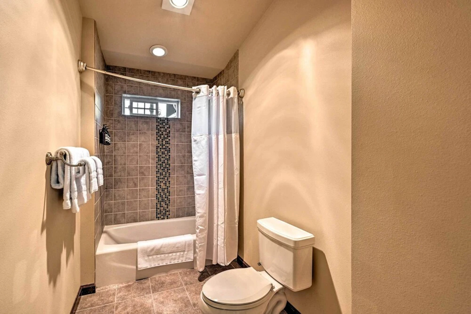 Spacious Kirkland Home 15 Mi to Dtwn Seattle!