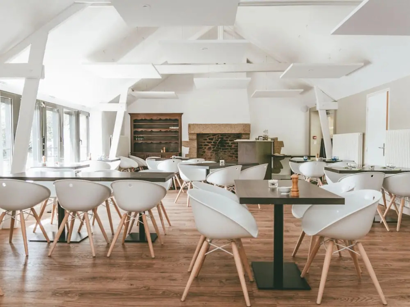 Modernly Furnished Cottage With Beautiful Terrace by a Lake