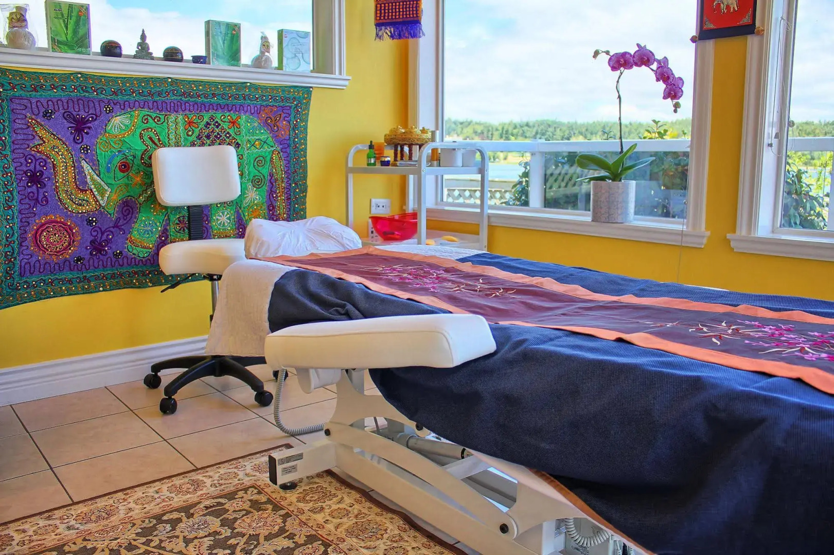 Birds of a Feather Victoria Oceanfront Studio Suites