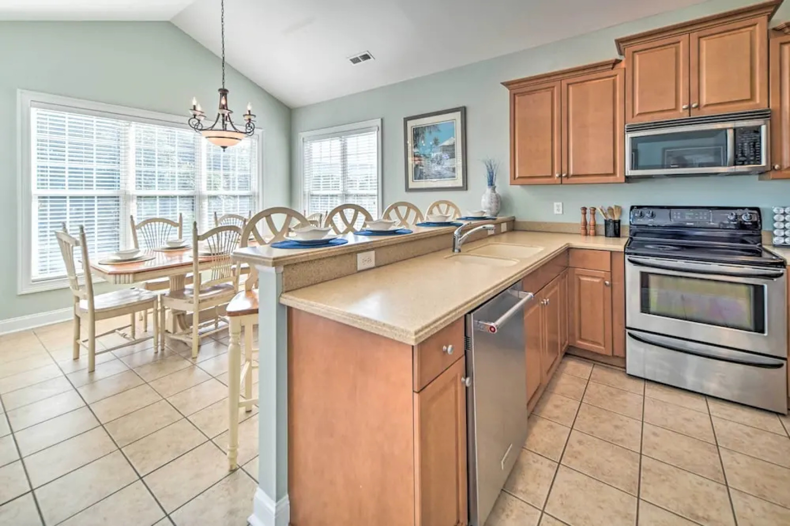 1 Mi to Beach + Hot Tub: Murrells Inlet Retreat!