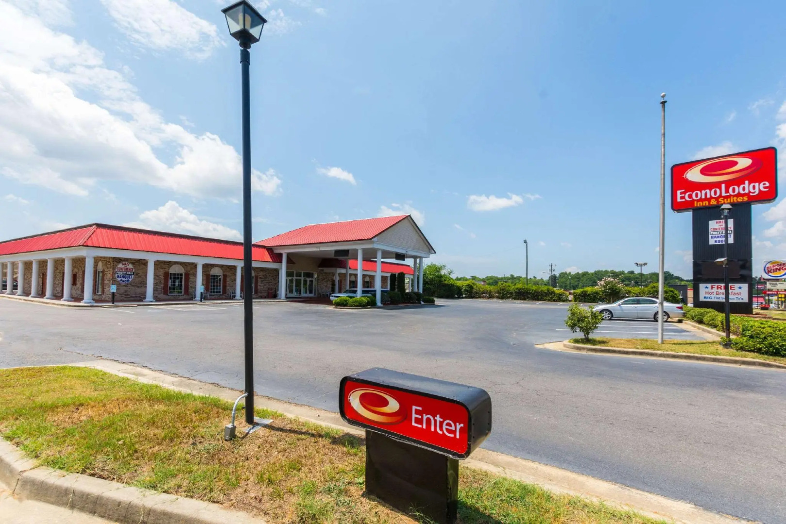 Econo Lodge Inn & Suites