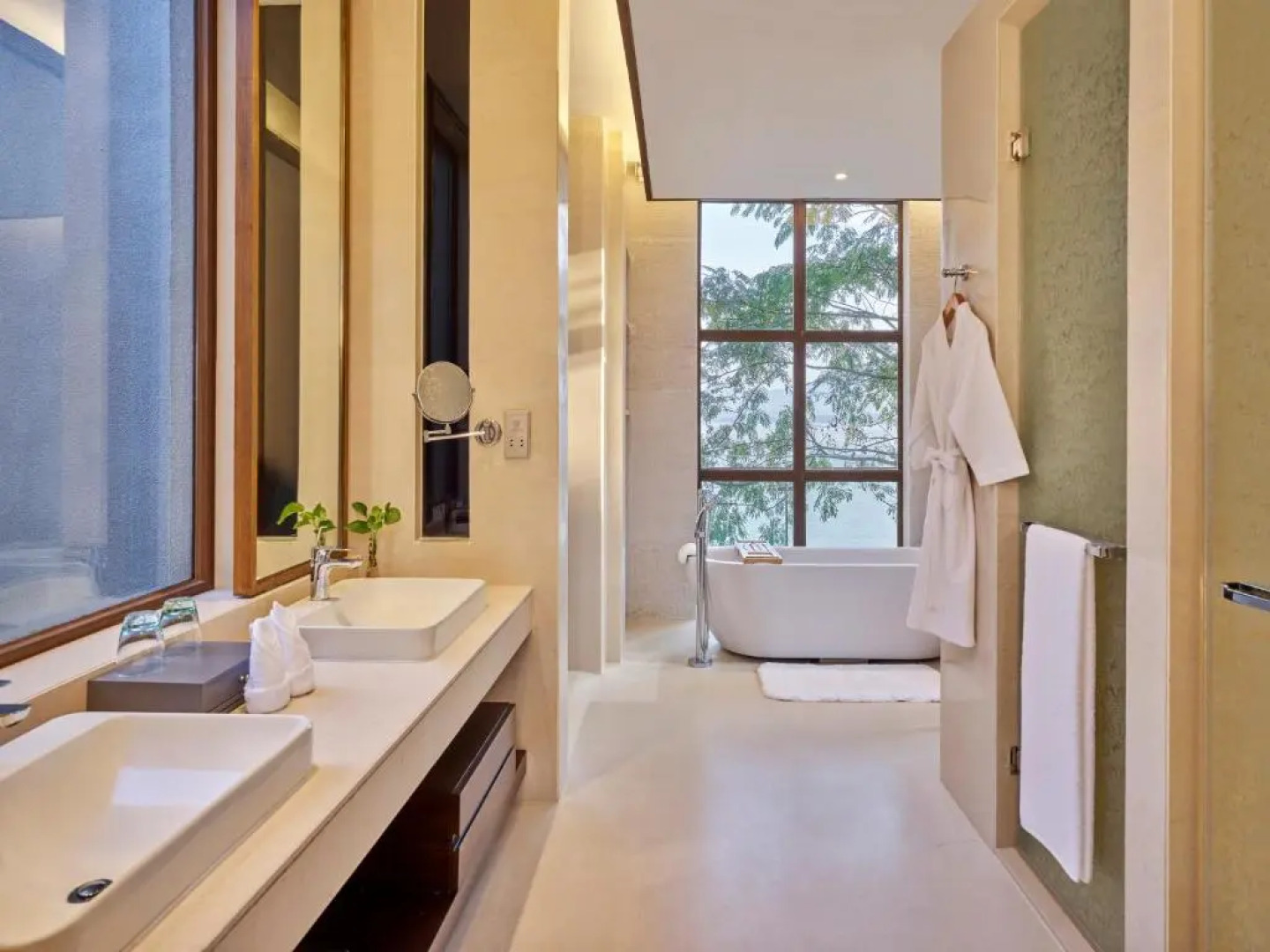 Lushan West Sea Resort, Curio Collection by Hilton