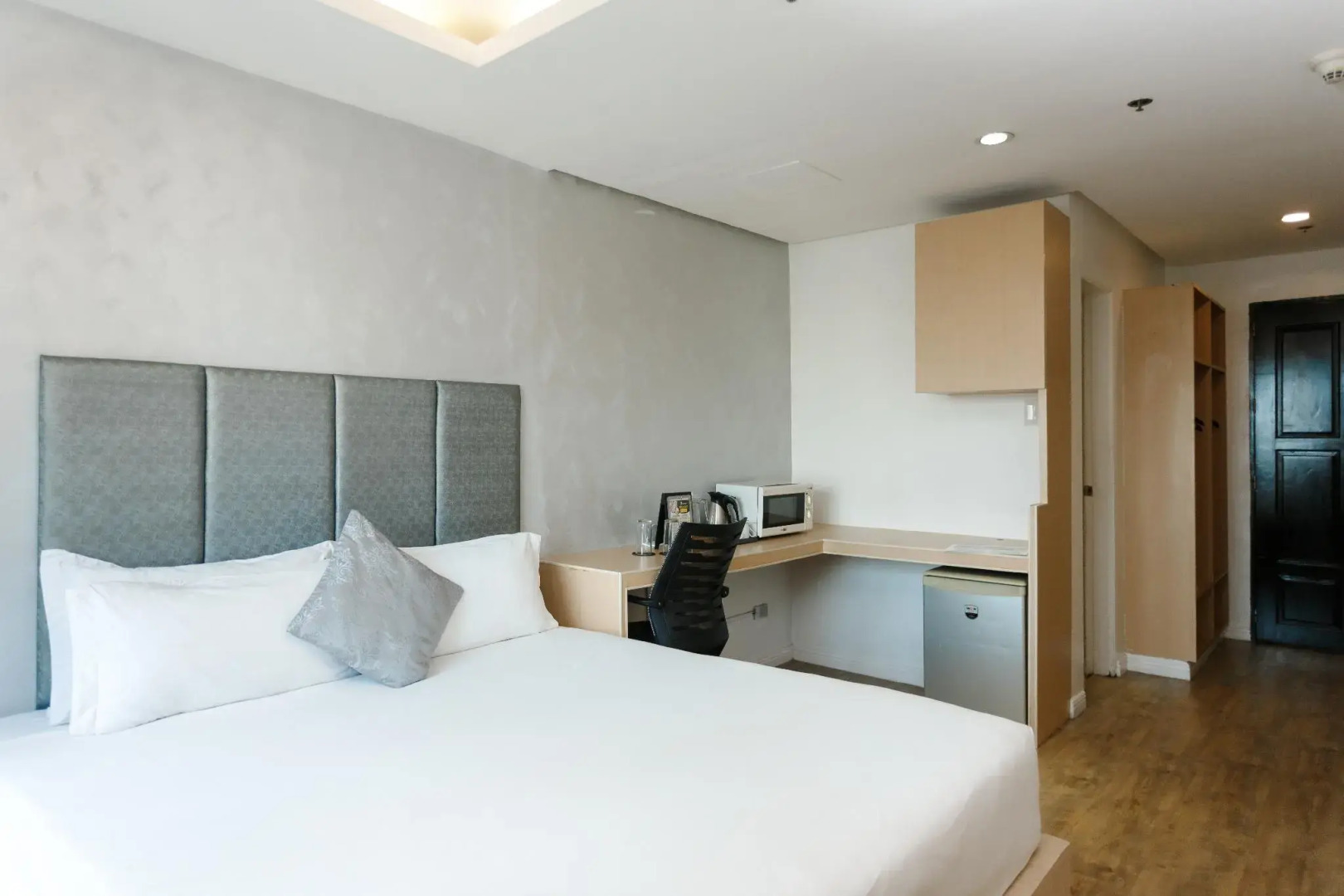 Regency Grand Suites