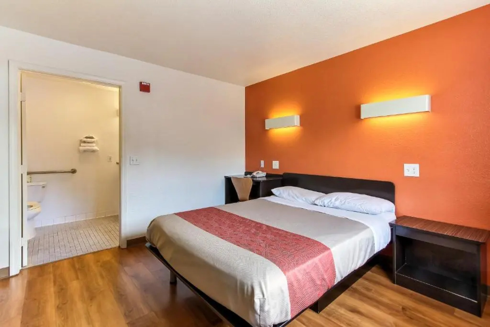 Super 8 by Wyndham Santa Clara