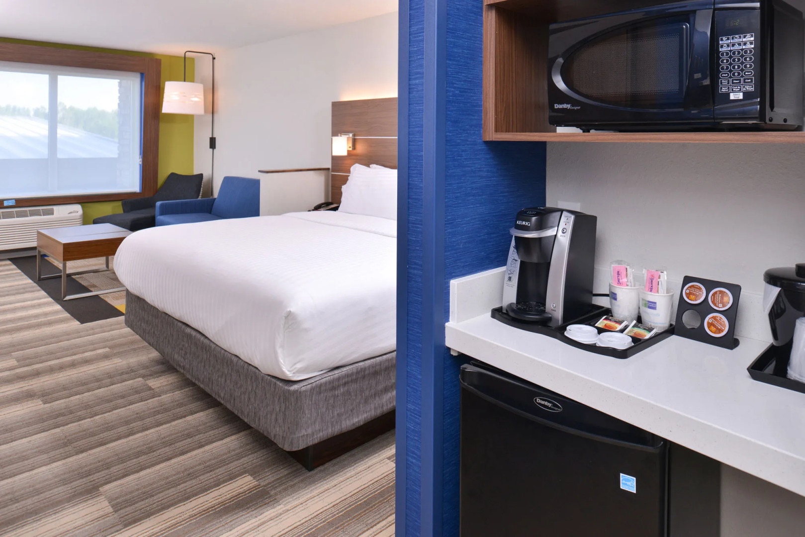 Holiday Inn Express & Suites Omaha Airport