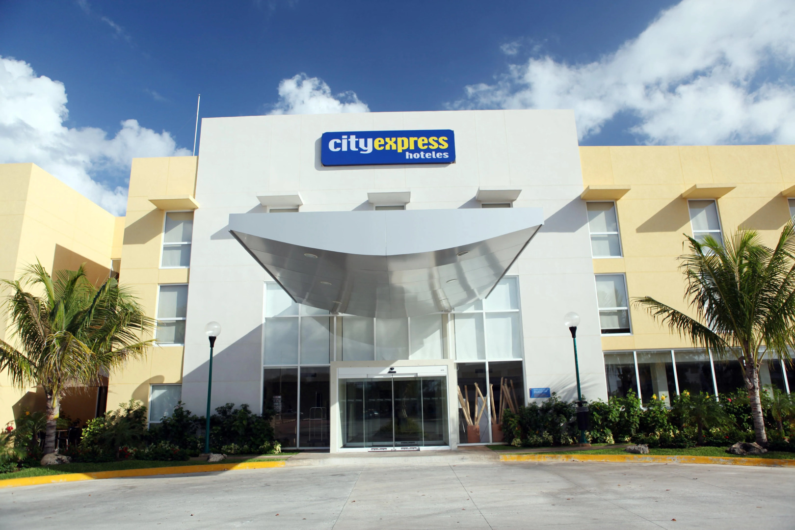 City Express Suites Playa del Carmen