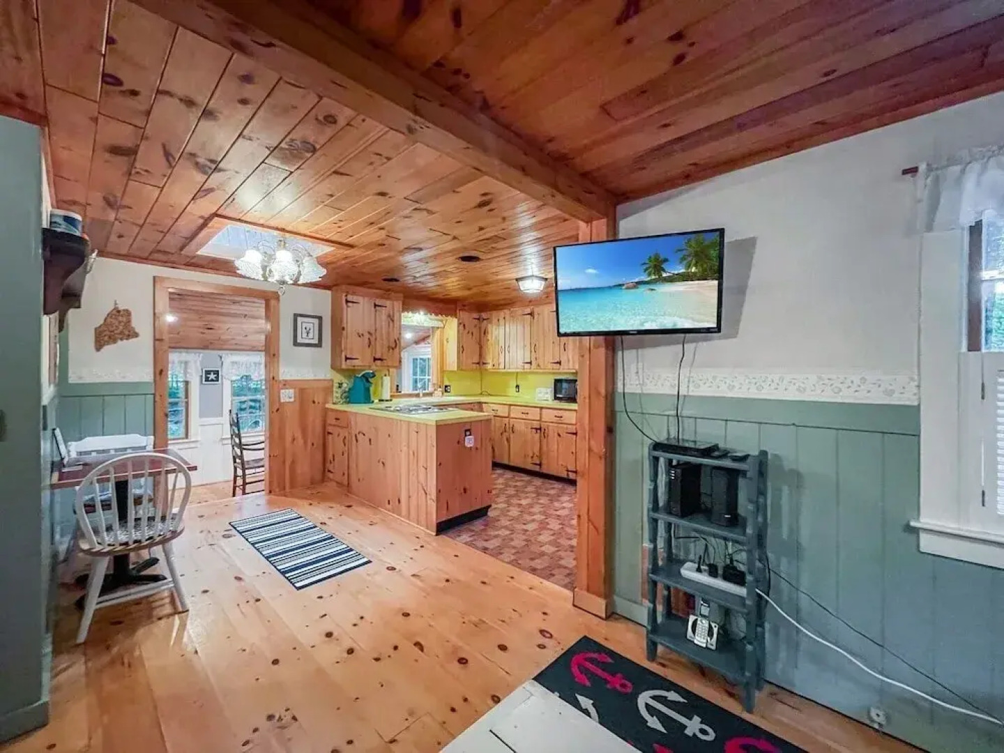 Dewey Cottage - Y854 Adorable Cottage Close To Long Sands Beach And Short Sands 4 Bedroom Home by RedAwning