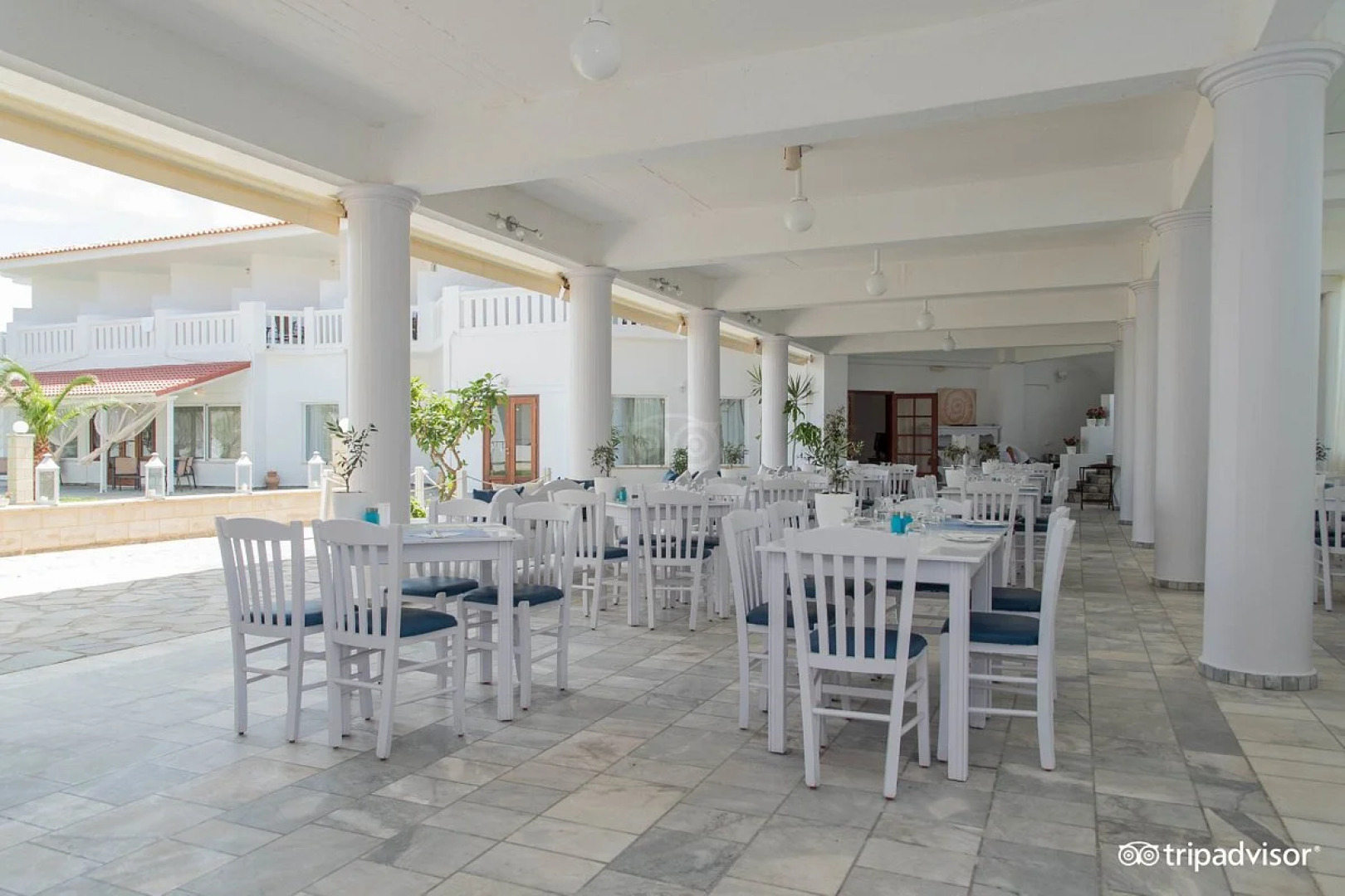 Mrs Chryssana Beach Hotel