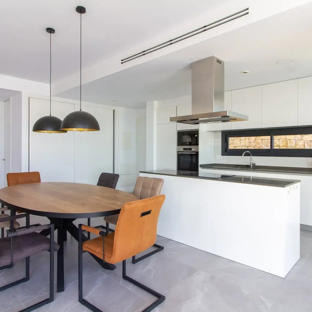 Villa Esmeralda 20 by Bookaparadise