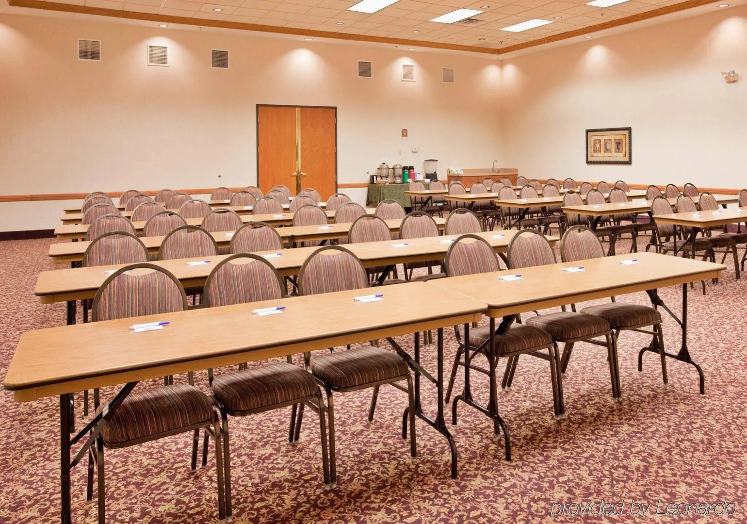 Holiday Inn Express Hotel & Suites Columbus by IHG