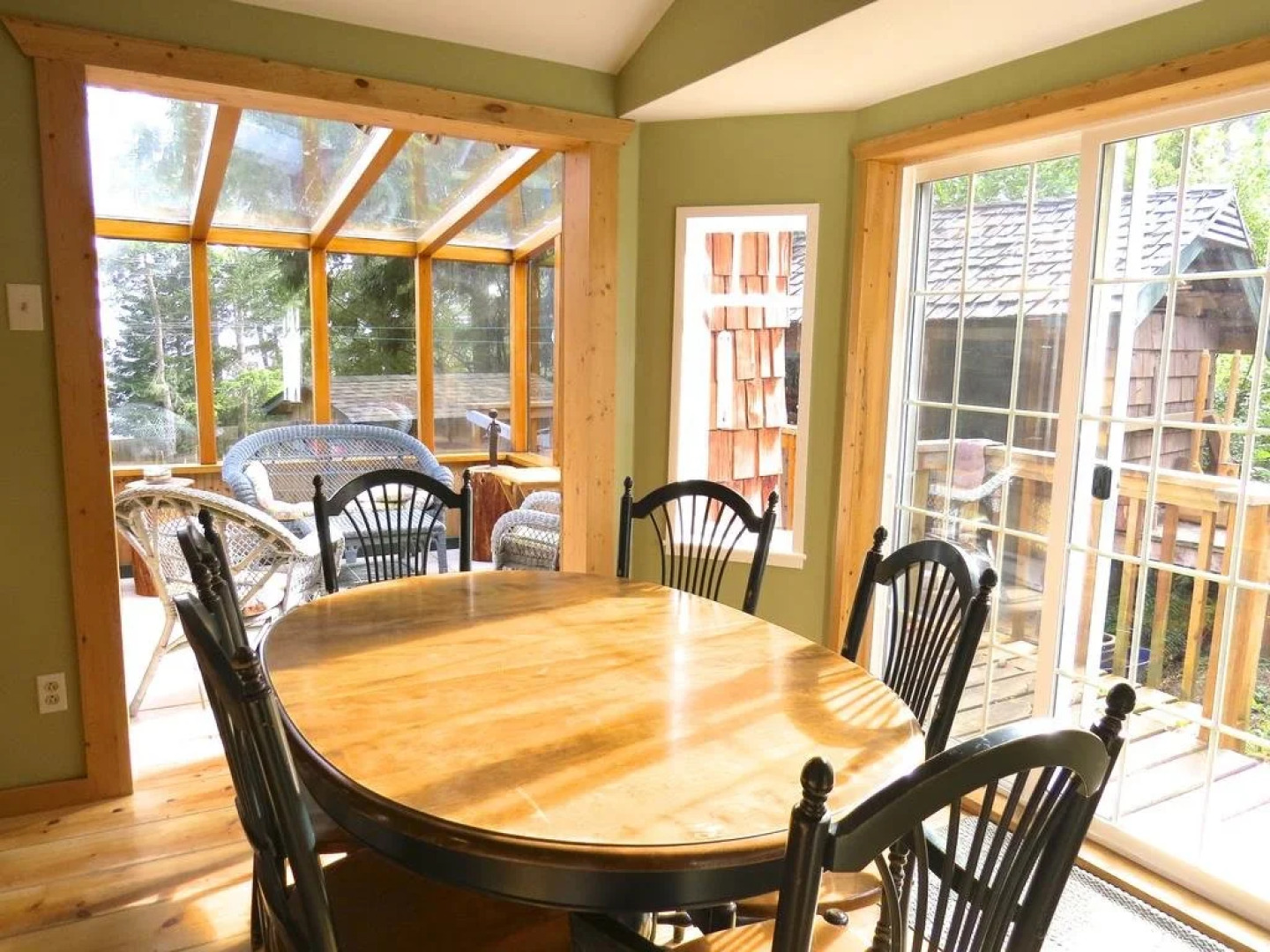 Handsome Dan's at Otter Point