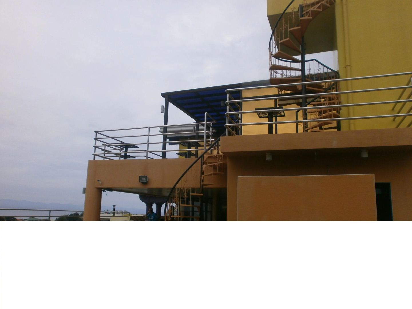 C & L Sea View Hotel