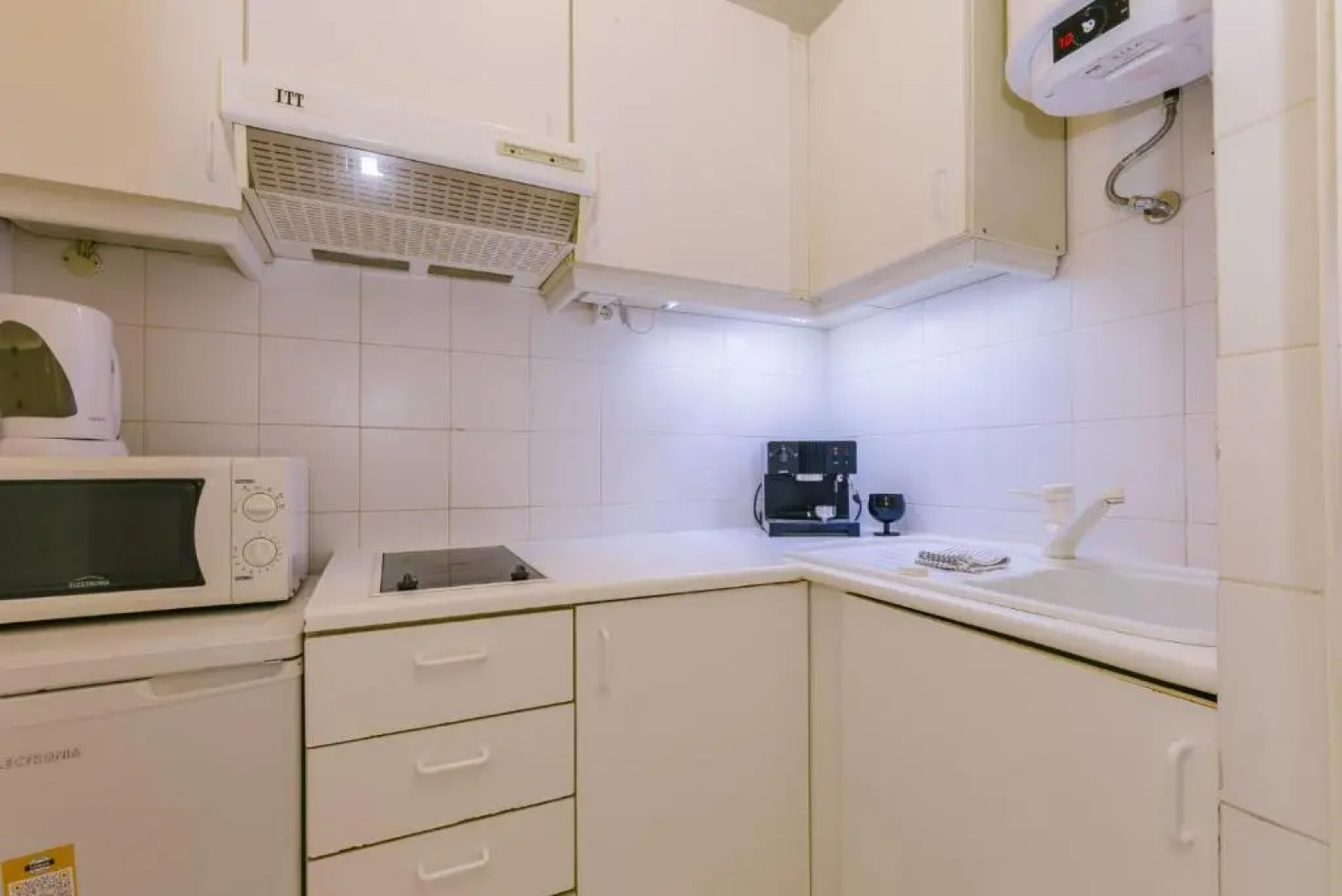 Rent4Rest Estoril Beachfront Apartments