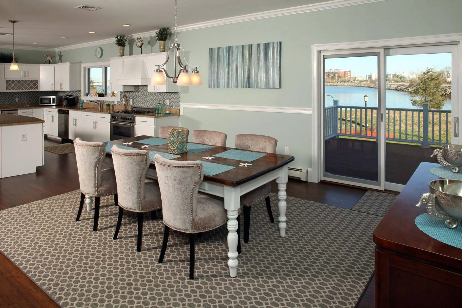 The Beacon Waterfront Inn